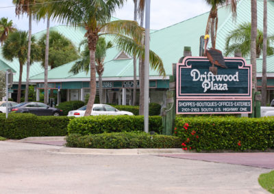Driftwood Plaza Exterior Photo Jupiter FL US Route 1